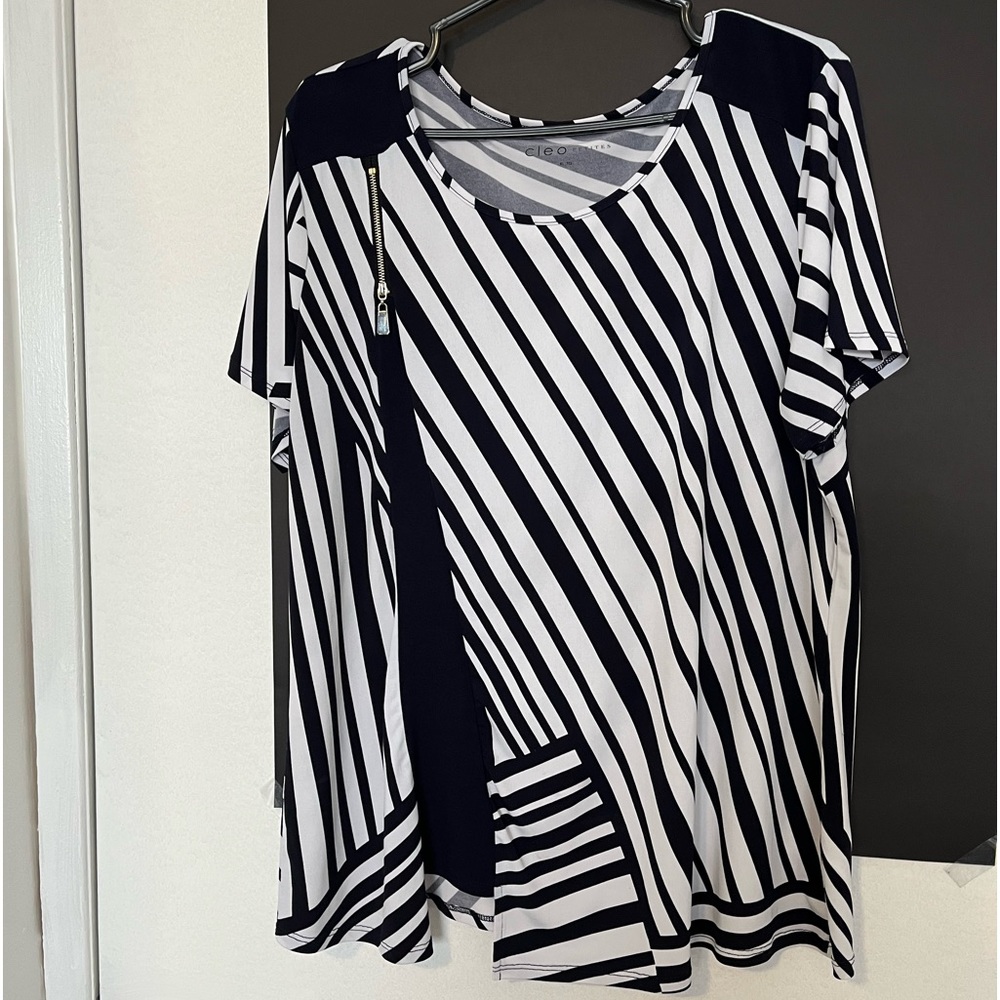 Cleo petites top